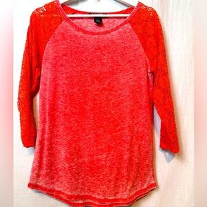 SUGAR RUSH - Women's TOP Sz M LACE STRETCH Raglan - CORAL